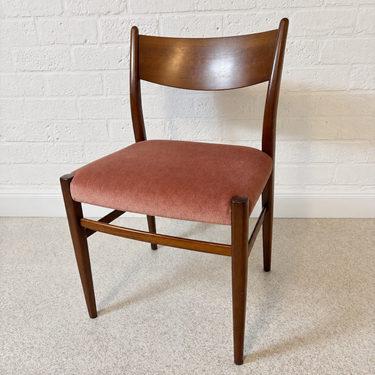 Set van 4 midcentury eetkamerstoelen | zalmroze bekleding